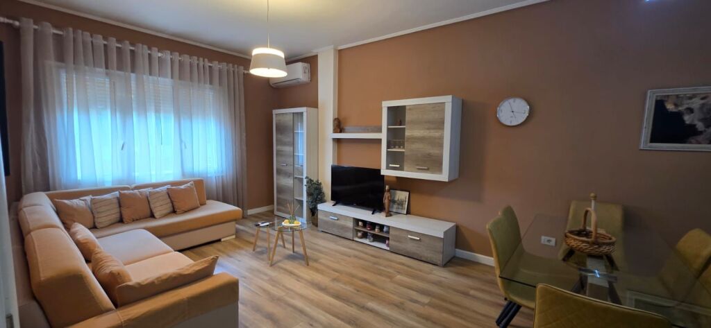 🌿 Jepet me qira apartament 2+1 – Liqeni Artificial, Tiranë! 🌿
