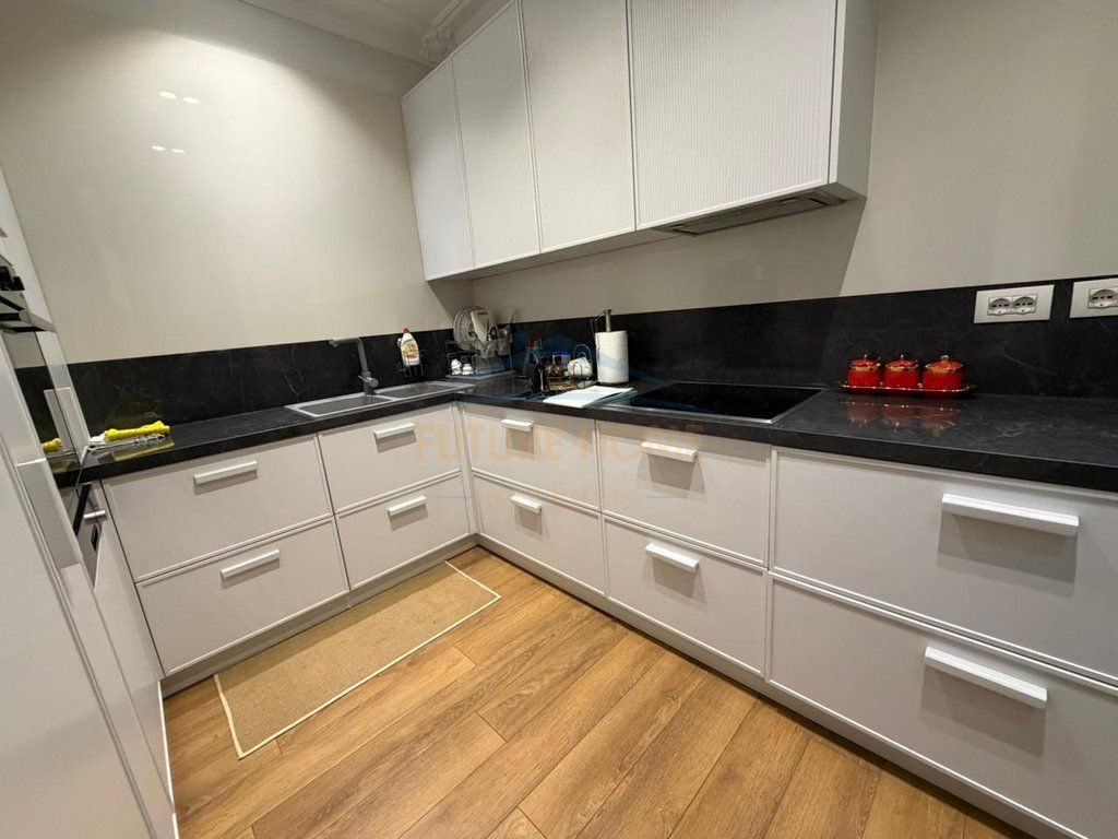 Qera, Apartament 2+1+2 , Rruga e Barrikadave , Tirane .