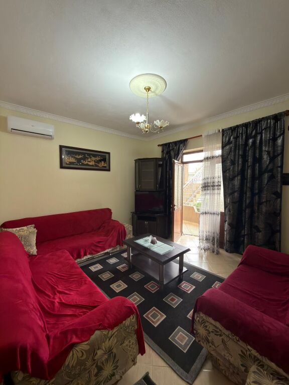 Jepet me Qera  Apartament 2+1 te Fresku.