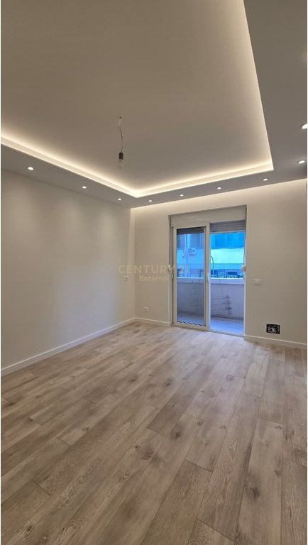 JEPET ME QIRA APARTAMENT 3+1 ME KUZHINE TE VECUAR NE QENDER