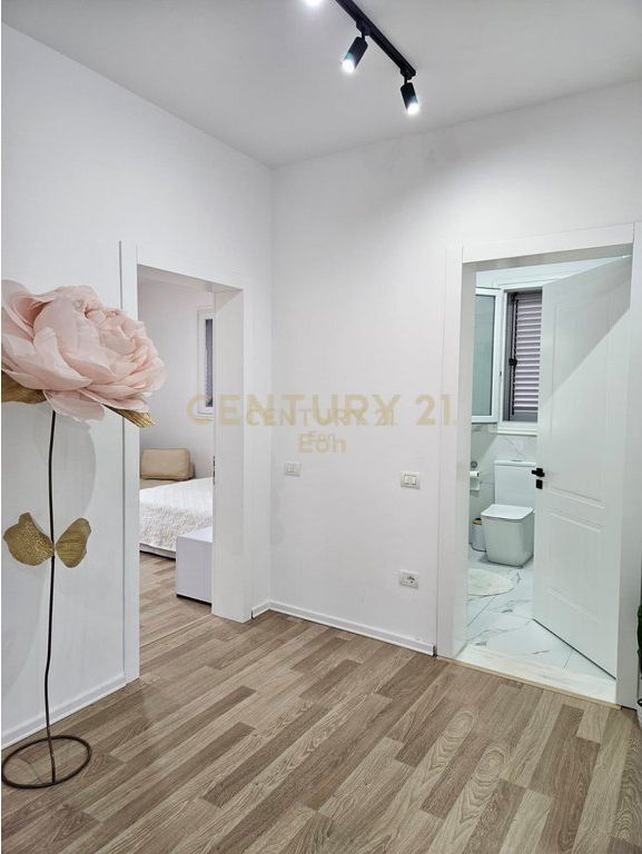 Vilë ( kati i pare ) Me Qira në Golem, Durrës !