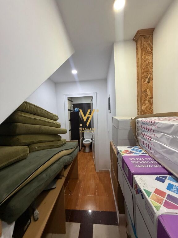 JEPET ZYRE 160 M2 ME QIRA NE MYSLYM SHYR 1.500 EURO