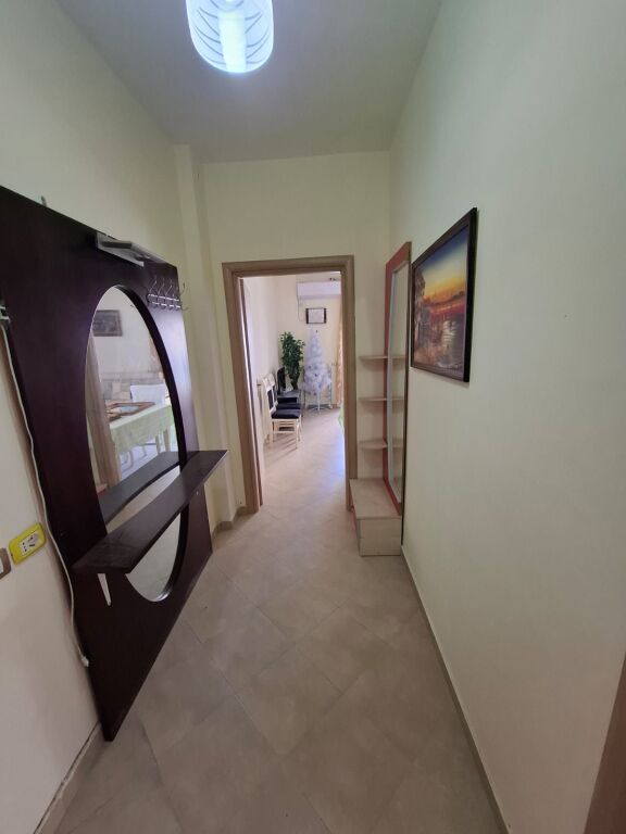 Jepet me Qera Apartament 1+1 Tek Rrota e Kuqe