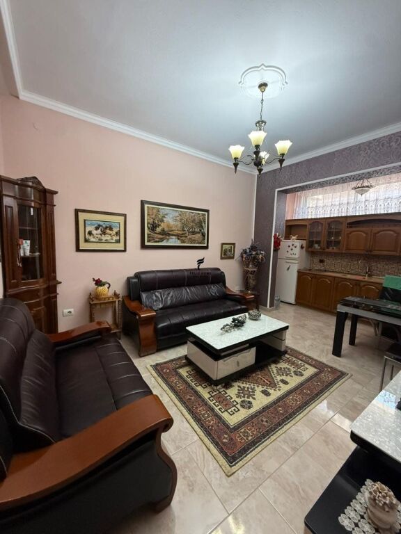 APARTAMENT ME QERA 2+1 VASIL SHANTO 70.000 LEKE FH-71182