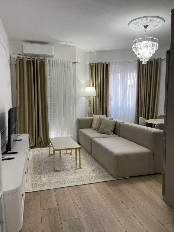 Jepet apartament me qera 2+1+verand