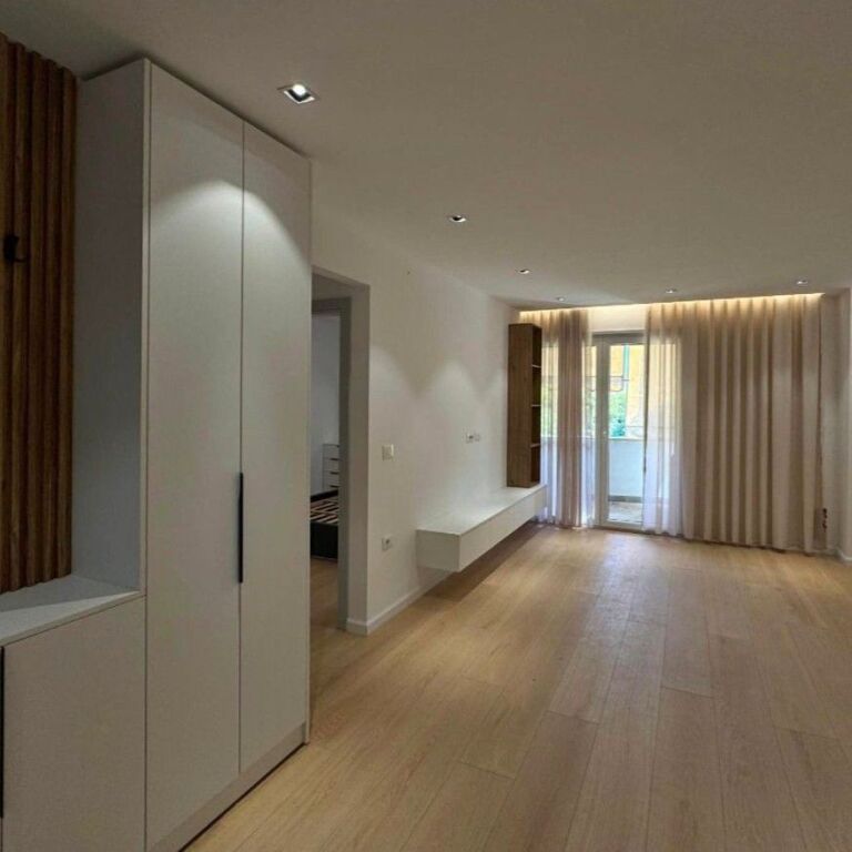 🏡✨ Shitet Apartament 1+1 – Pranë Maternitetit “Koço Gliozheni” ✨🏡