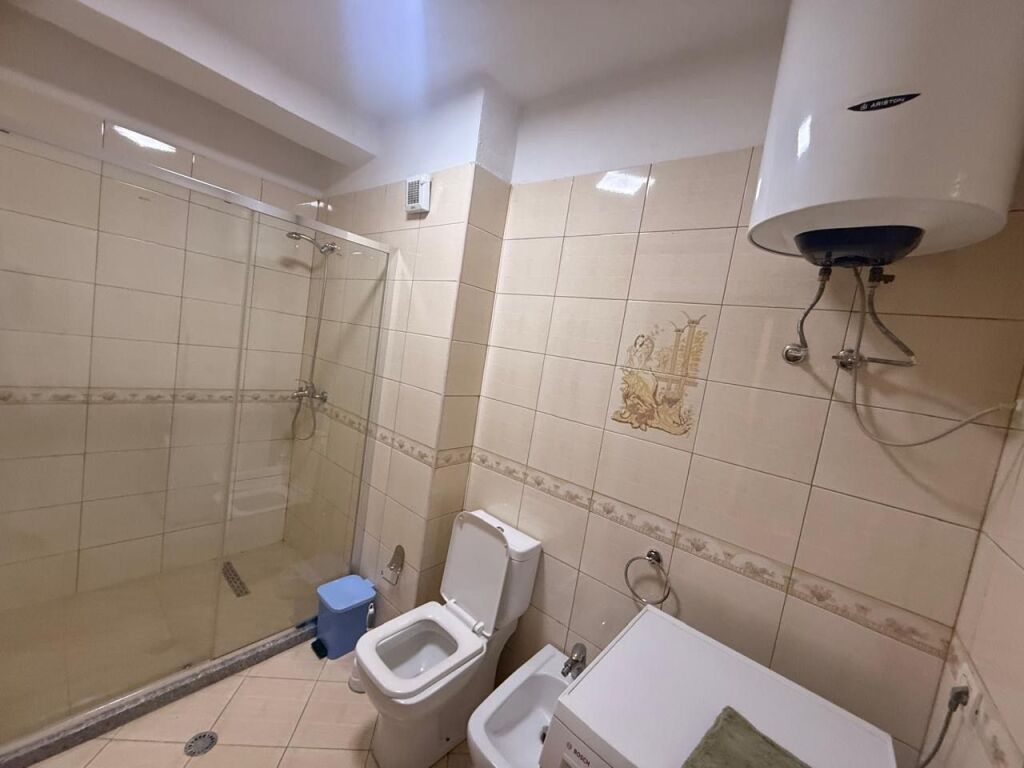 🏡 Jepet me qira apartament 1+1 – mbrapa Globe, Rr. e Kavajës