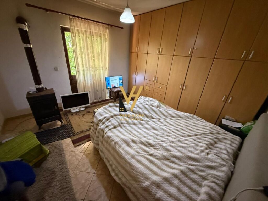VENDESI CASA SU DUE PIANI A ASTIR 700.000 EURO
