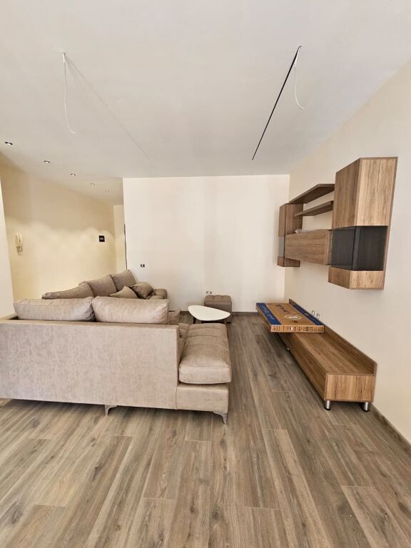 🏡 Appartamento 3+1+2 in Affitto – Viale Giovanna d'Arco scuola Ismail Qemali