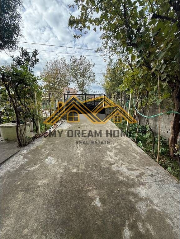 Shitet Vilë 3-katëshe,Buzë rruge– Spitallë, Durrës