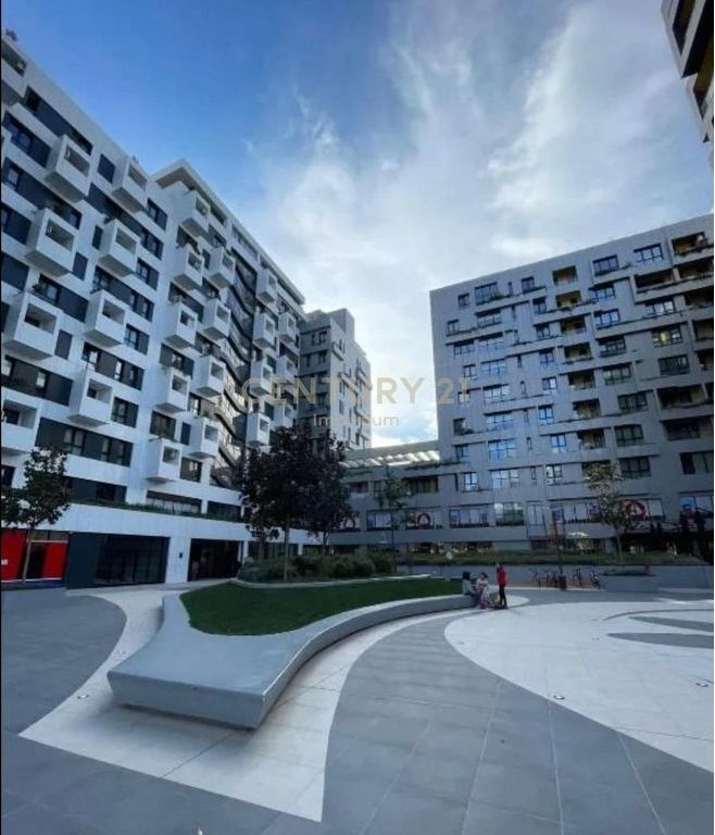 Ambient Komercial me Qera tek Square 21, me pamje nga Rruga e Kavajës – Ideal për Zyra dhe Biznese!