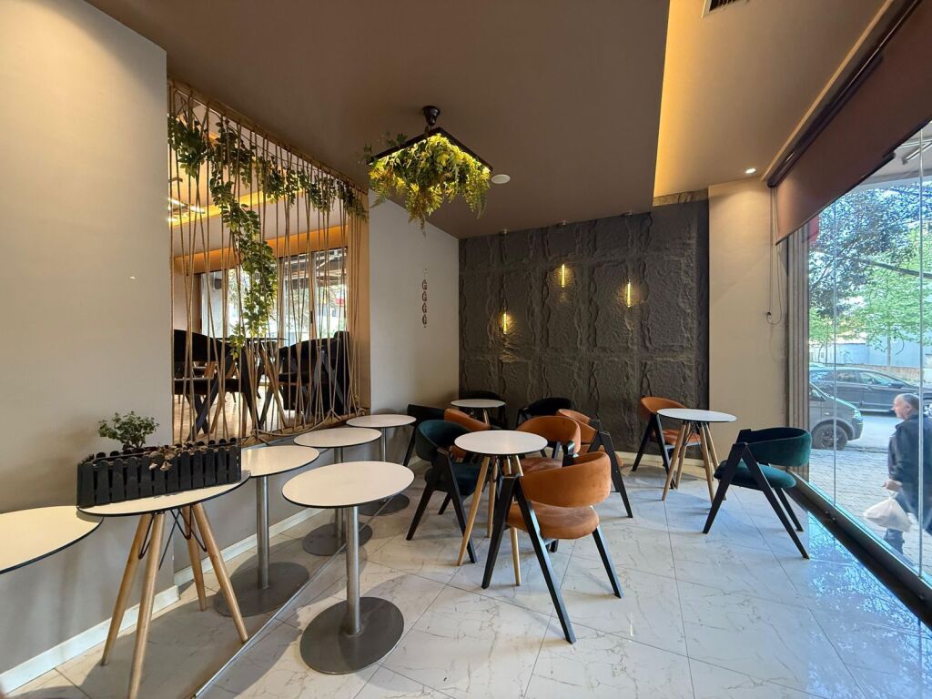 Locale in affitto totalmente investito - Astir