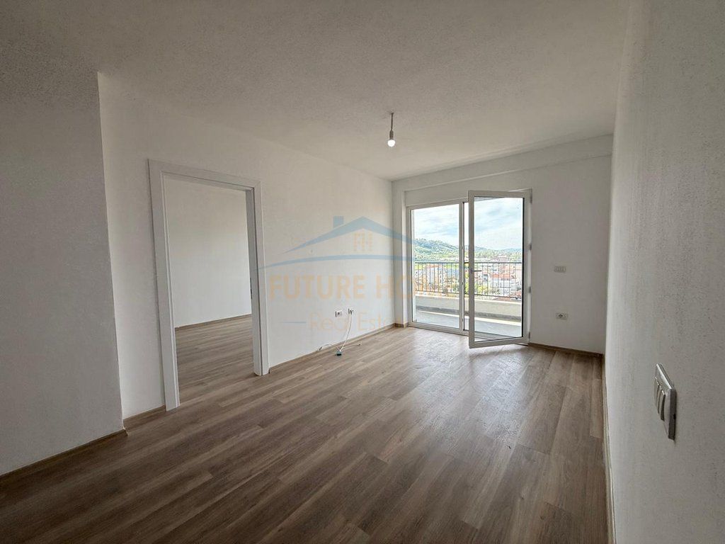 Shitet, Apartament 2+1+2+Post Parkim, Kombinat