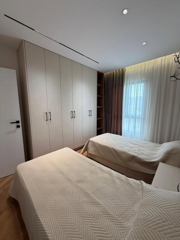 🏠 SHITET – Apartament 2+1+Garderobë | Përballë Delijorgjit (buzë Lanes)