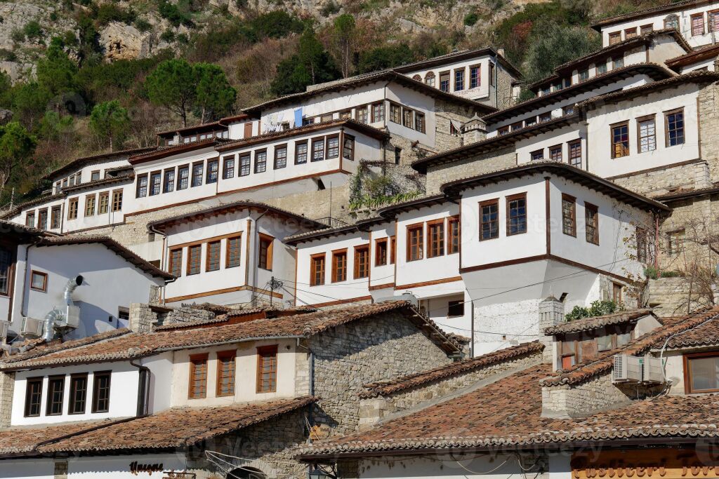 SHITET SHTEPI PRIVATE 2-KATESHE TE PORTA E PASHAIT, BERAT 390.000 EURO