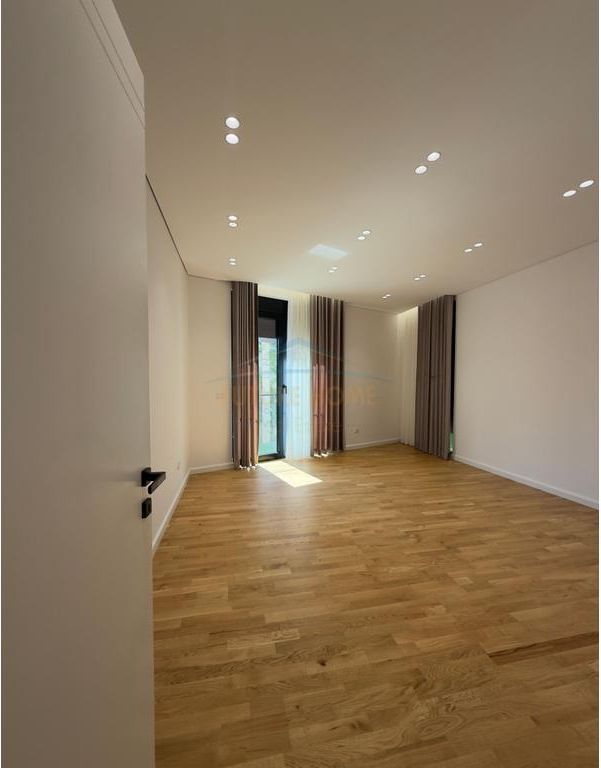 Qera, Vilë 3-kateshe, TEG