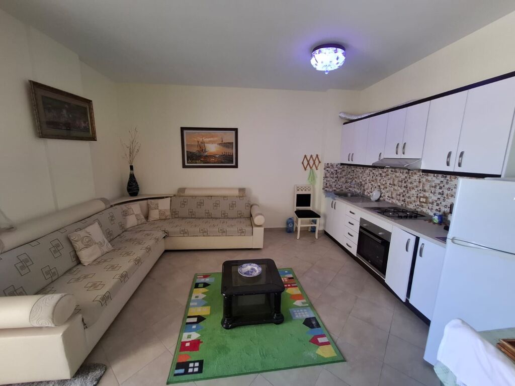 Jepet me Qera Apartament 1+1 Tek Rrota e Kuqe