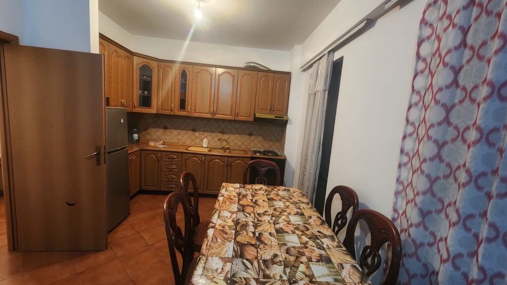 🏡 Jepet me qera apartament 2+1 bllk 📍 Rruga Pandeli Cale