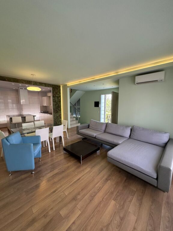 JEPET ME QIRA VILË 4-KATËSHE – White House, TEG