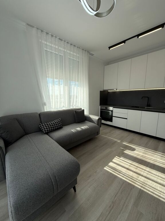 Jepet me Qera  Apartament 2+1 + Post Parkim në Rrugën Jordan Misja