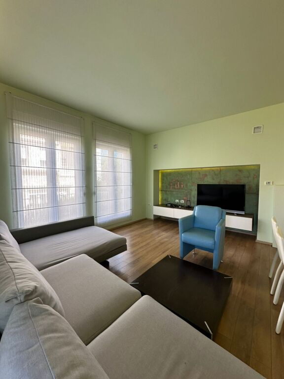 JEPET ME QIRA VILË 4-KATËSHE – White House, TEG