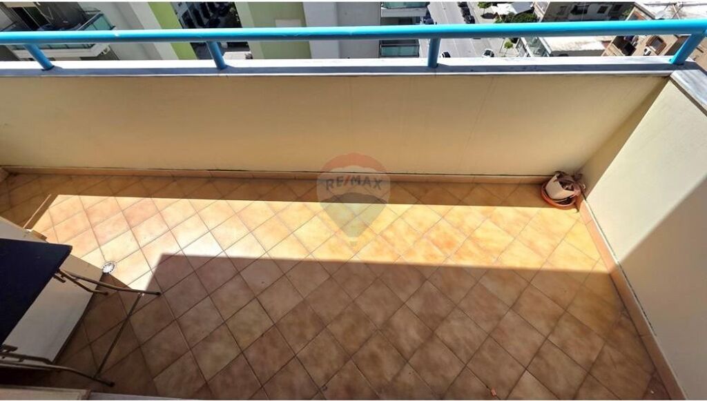 Apartament 1+1 - Për Shitje - Bulevardi Kryesor, Vlorë