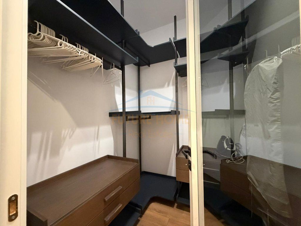 Qera, Apartament 2+1+2 , Rruga e Barrikadave , Tirane .