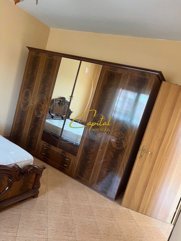 VILE ME QIRA 200 M2 FRESKU 50.000 LEKE