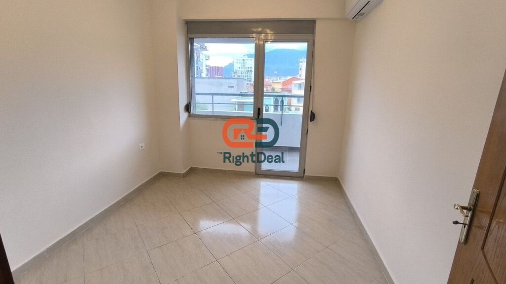 Tek Kompleksi Halili, Jepet Me Qira Ambient Per Zyra I Sapo Investuar !!