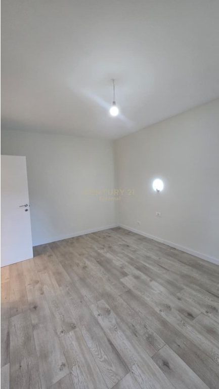JEPET ME QIRA APARTAMENT 3+1 ME KUZHINE TE VECUAR NE QENDER