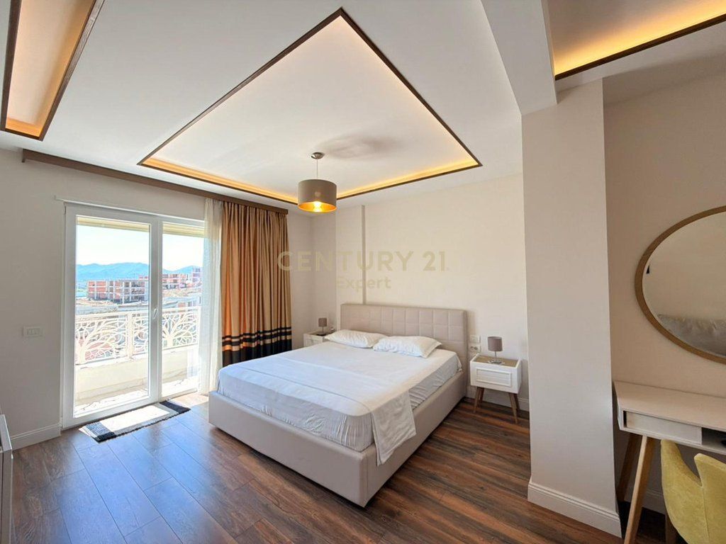 JEPET ME QIRA VILE LUKSOZE ME PAMJE PANORAMIKE NGA LIQENI I FARKES