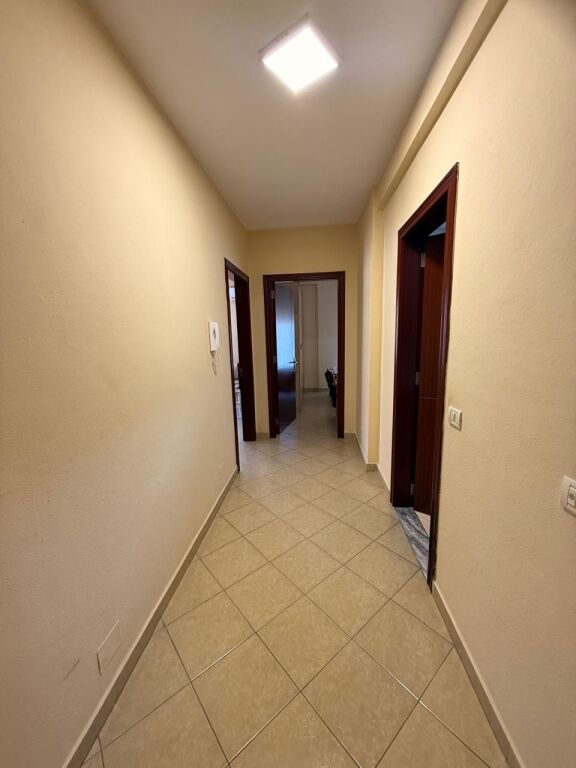 🏡 Jepet me qira apartament 1+1 – mbrapa Globe, Rr. e Kavajës