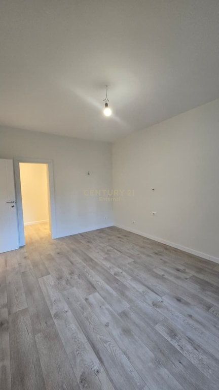 JEPET ME QIRA APARTAMENT 3+1 ME KUZHINE TE VECUAR NE QENDER