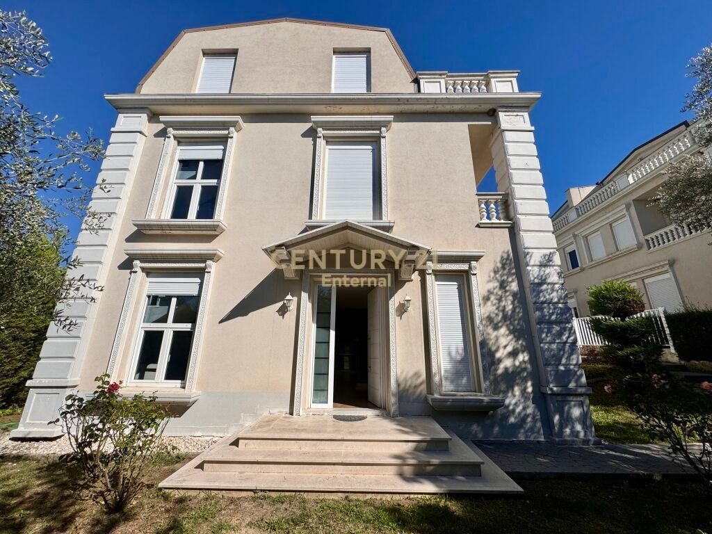 Vile luksoze per qira prane Teg