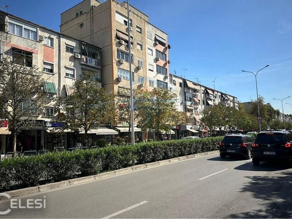 Shitet, Ambient Biznesi, 21 Dhjetori , Tiranë