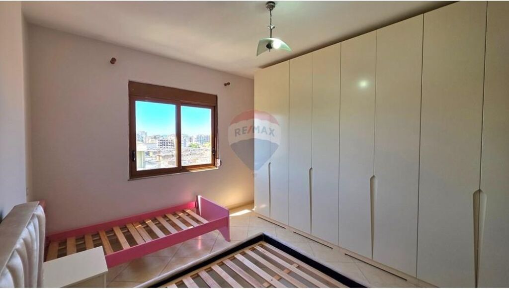 Apartament 1+1 - Për Shitje - Bulevardi Kryesor, Vlorë