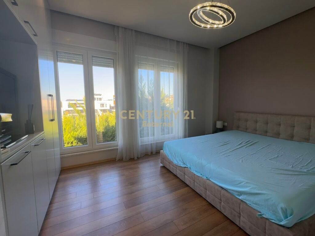 Vile luksoze per qira prane Teg