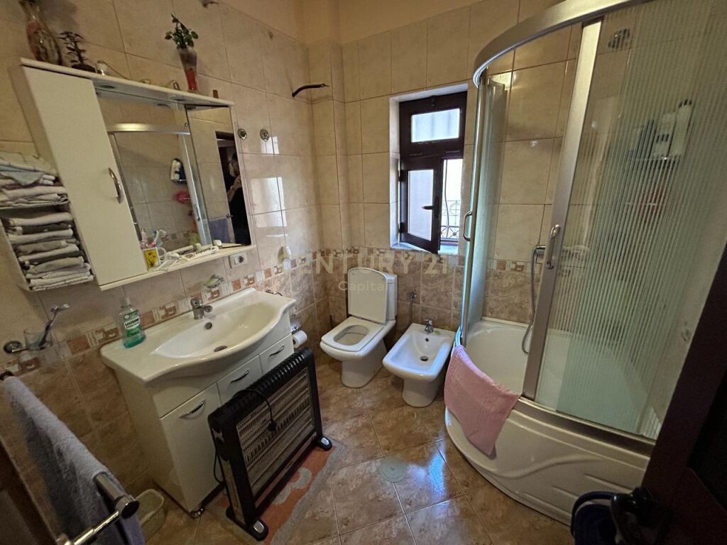 Vile 3-Kateshe per shitje ne zonen e Don Boskos