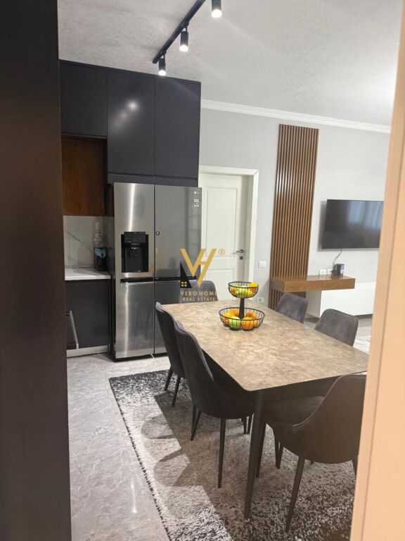 JEPET APARTAMENT 2+1+2 ME QERA PRANE TEG 700 EURO