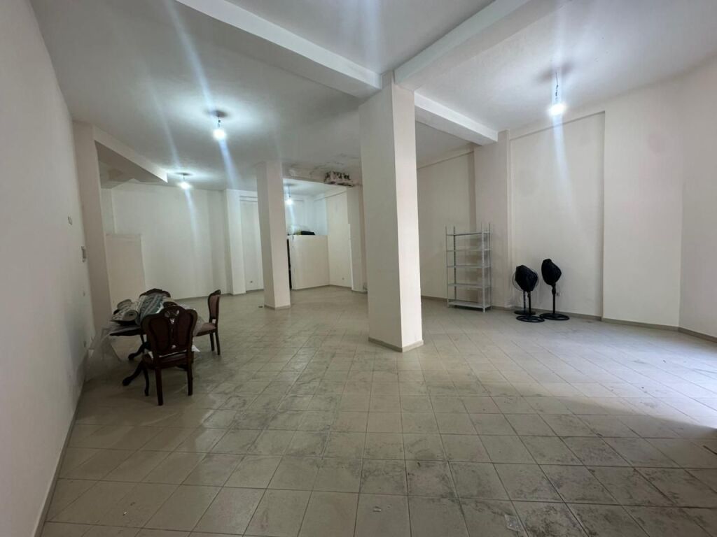 Business premises for rent in Yzberisht.