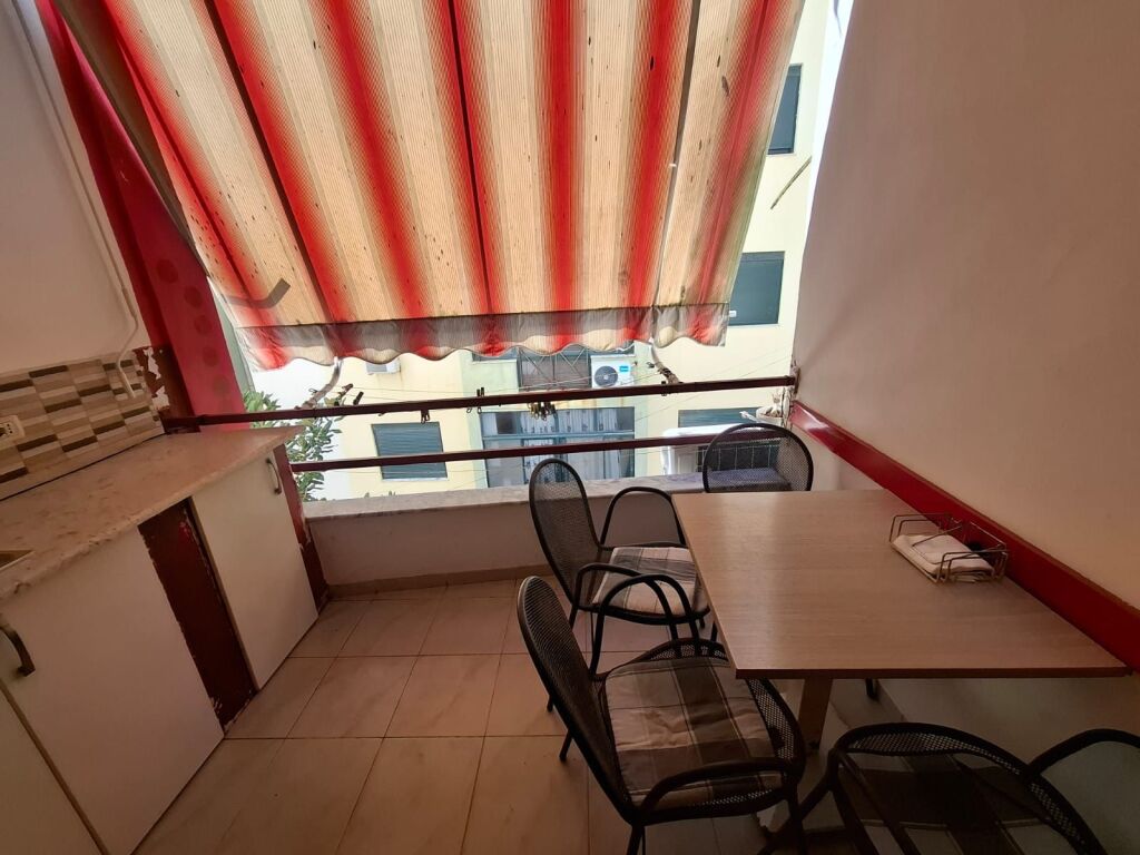Shitet Apartament 1+1 Tek Shkembi i kavajes