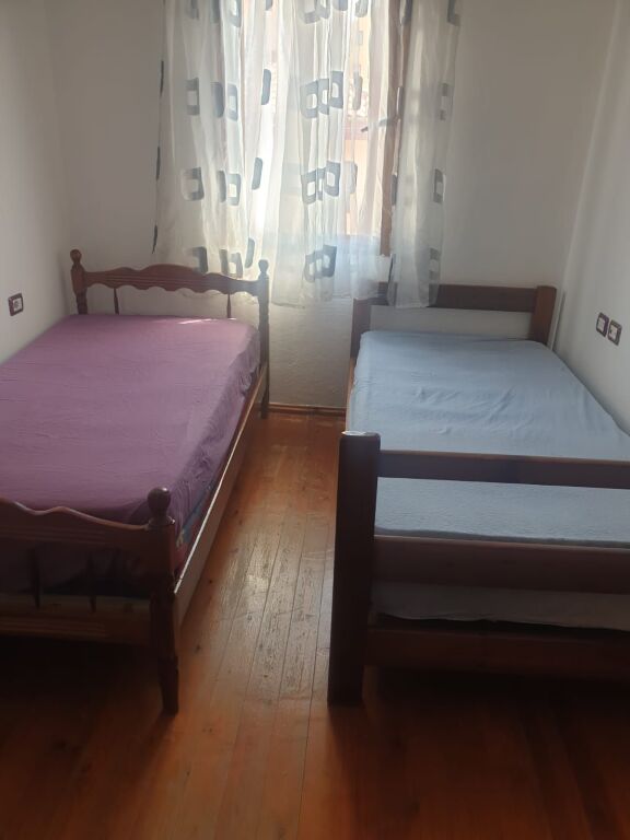 Apartament 2+1 me qira – pranë Fakultetit të Mjekësisë - Kati i 2-te !
