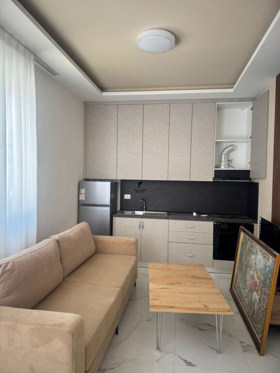 APARTAMENT ME QERA 1+1 5 MAJ 45.000 LEKE FH-71097