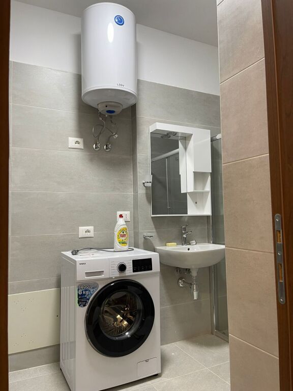 Apartament 2+1+2 per qera Farmacia 10!
