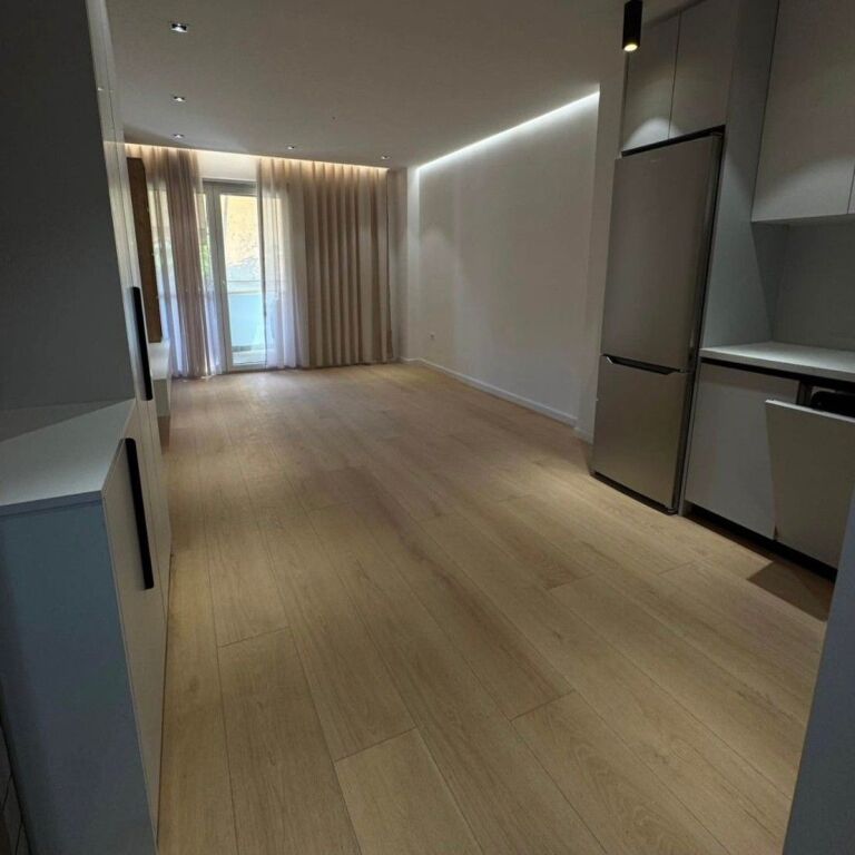 🏡✨ Shitet Apartament 1+1 – Pranë Maternitetit “Koço Gliozheni” ✨🏡