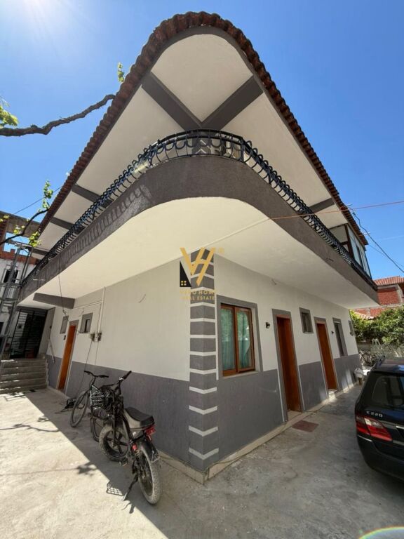 VENDESI CASA SU DUE PIANI A ASTIR 700.000 EURO