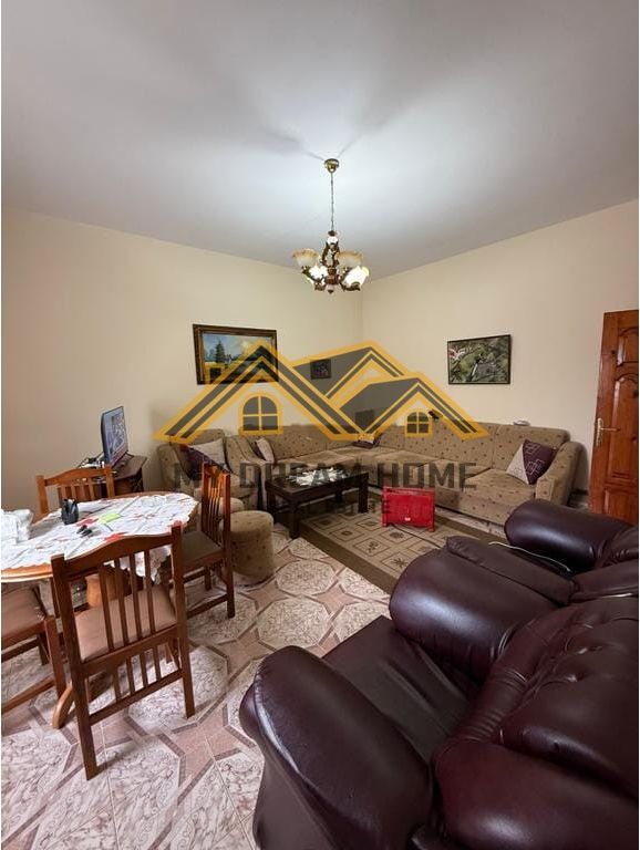 Shitet Vilë 3-katëshe,Buzë rruge– Spitallë, Durrës