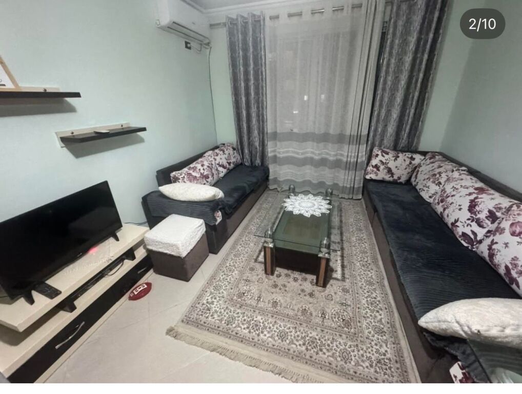 2+1, 4th floor without elevator, in Someg Myslym Shyri, 600 thousand lek