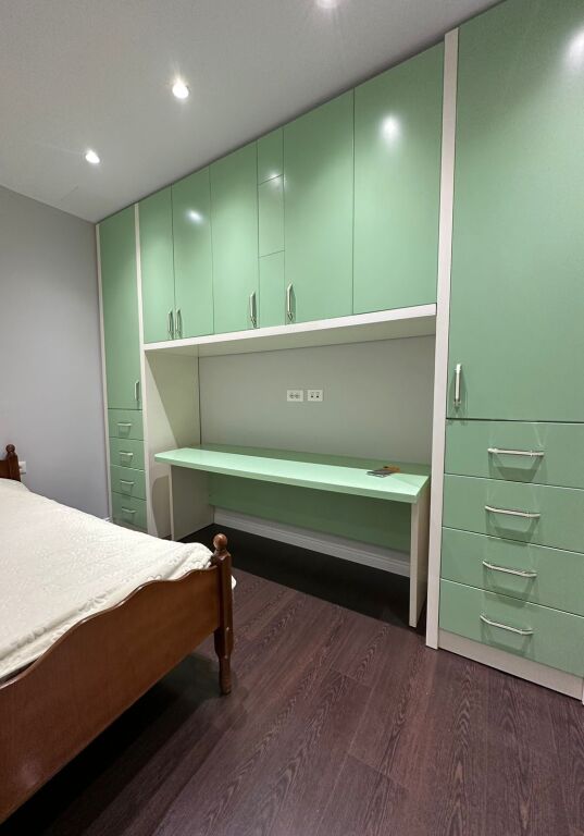 🏡 JEPET ME QERA 1+1 – YZBERISHT (PRANË SHKOLLËS MYSLYM SHYMA)
