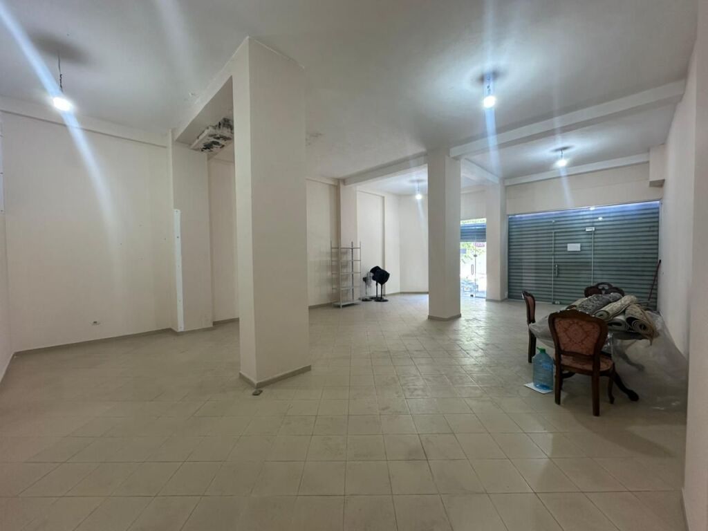 Business premises for rent in Yzberisht.